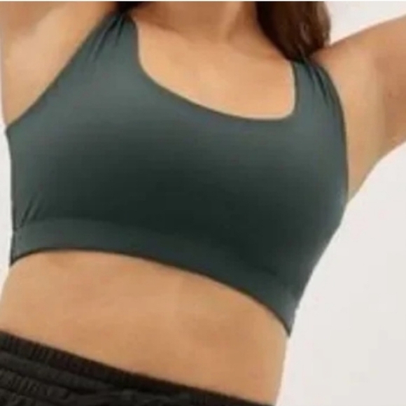 Everlane The Perform Bra in Pine•XS - Picture 2 of 13